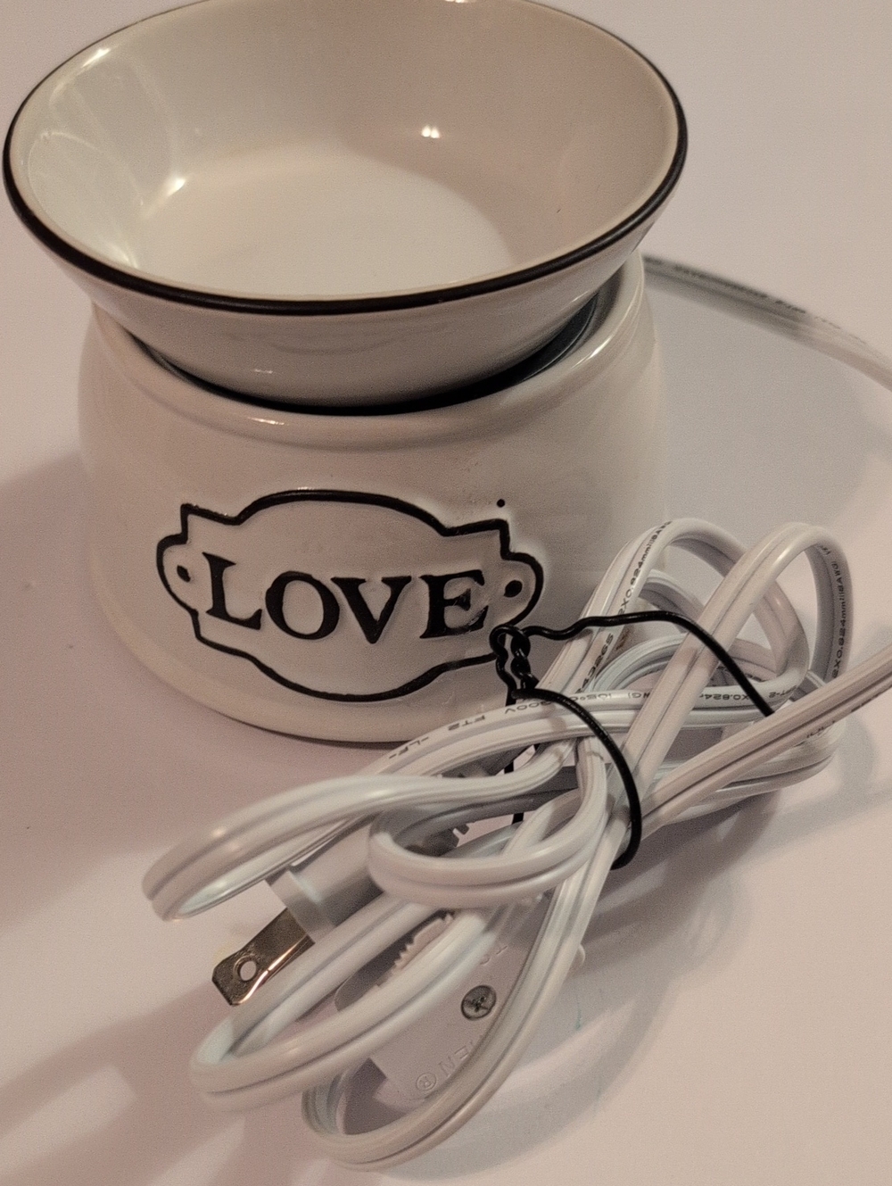 Scentsy White Ceramic 'LOVE' Wax Warmer with White Power Cord